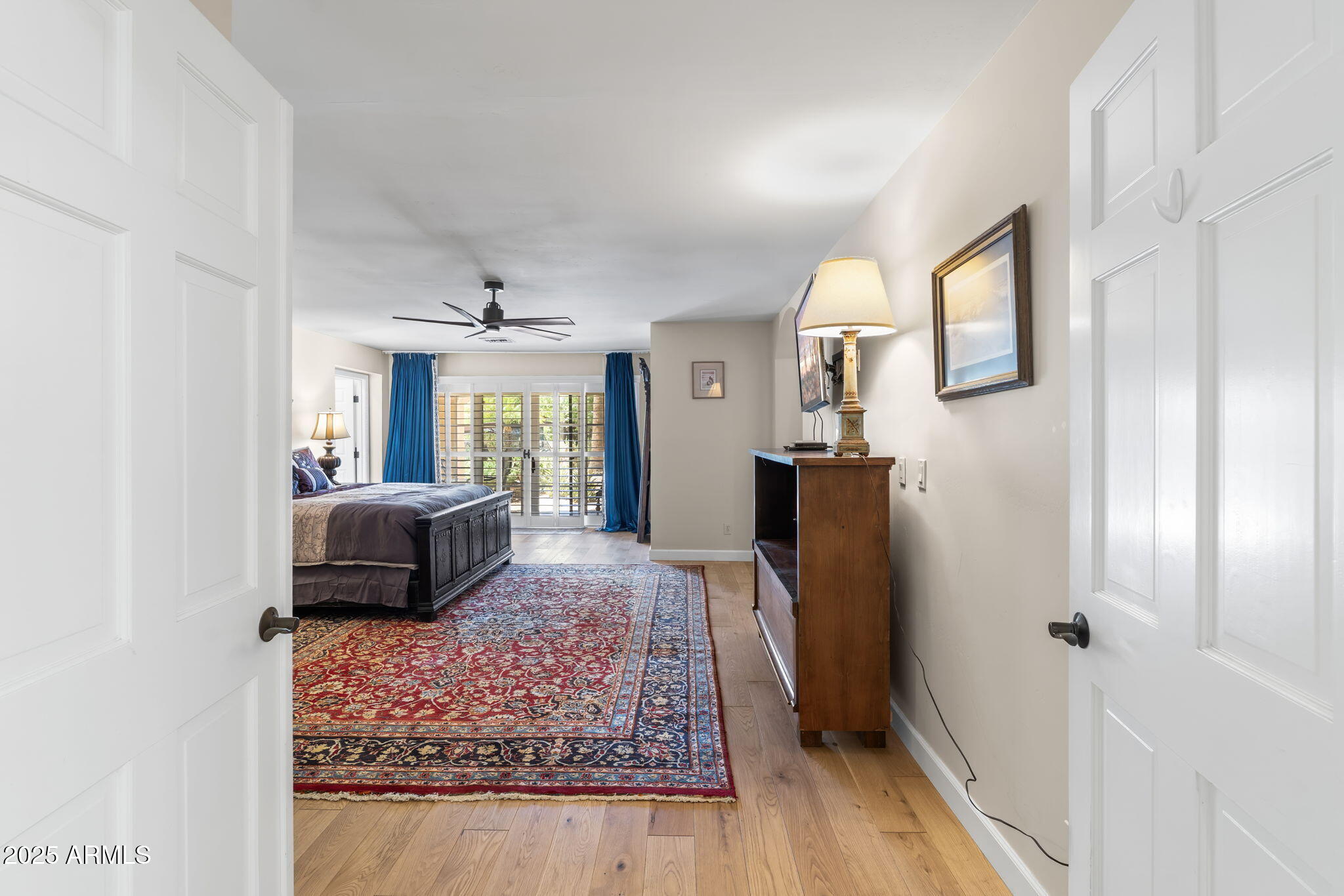 4520 East Horseshoe Road Phoenix, AZ 85028 - Photo 33 of 50 a living room with furniture and a rug