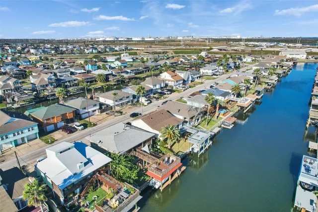 $389,000 | 656 Warsaw Drive, Bayou Vista, TX 77563