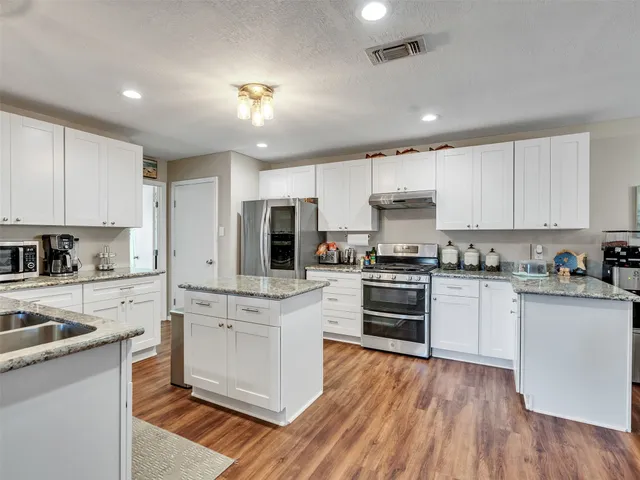 $389,000 | 656 Warsaw Drive, Bayou Vista, TX 77563