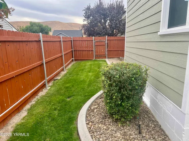 $399,900 | 1930 Benson Avenue, Prosser, WA 99350