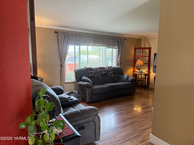 $399,900 | 1930 Benson Avenue, Prosser, WA 99350