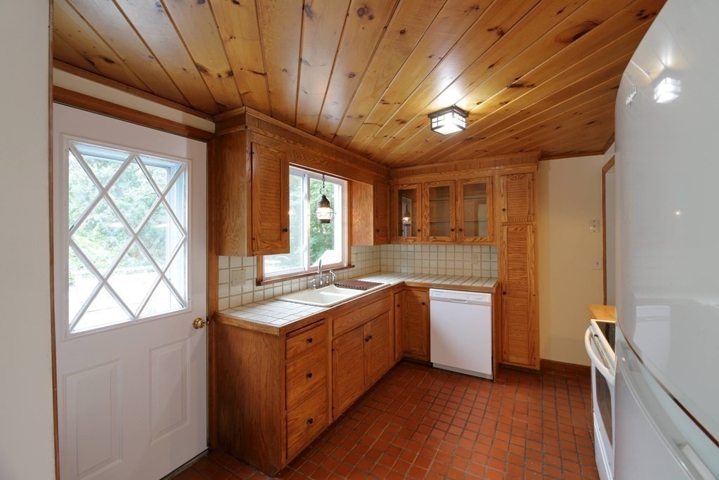 9 Wing Road Bourne, MA 02559 - Photo 8 of 35 Gallery Image 8