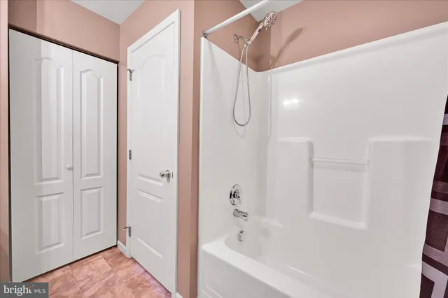 a view of empty room with window