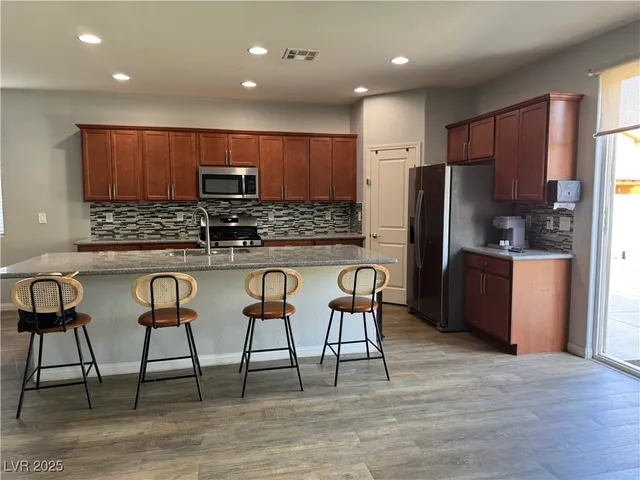 $2,700 | 6762 Painted Morning Avenue, Las Vegas, NV 89142