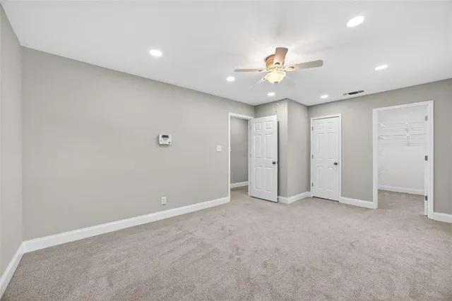an empty room with fan and a ceiling fan