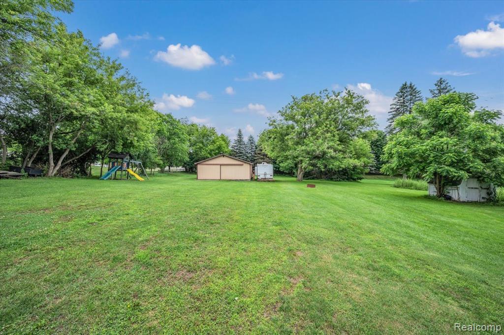 612 North Blacks Corners Road Imlay City, MI 48444 - Photo 8 of 24