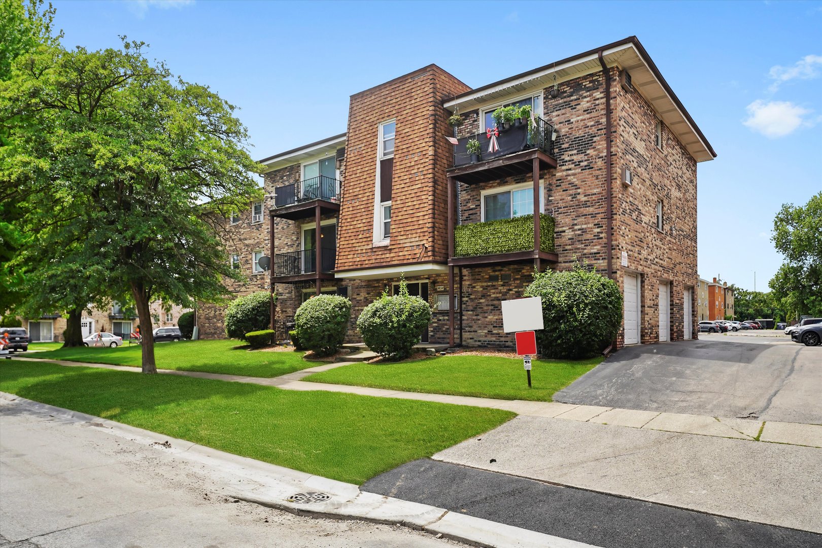 9850 Nottingham Avenue, Unit 202 Chicago Ridge, IL 60415 - Photo 29 of 31 Gallery Image 29