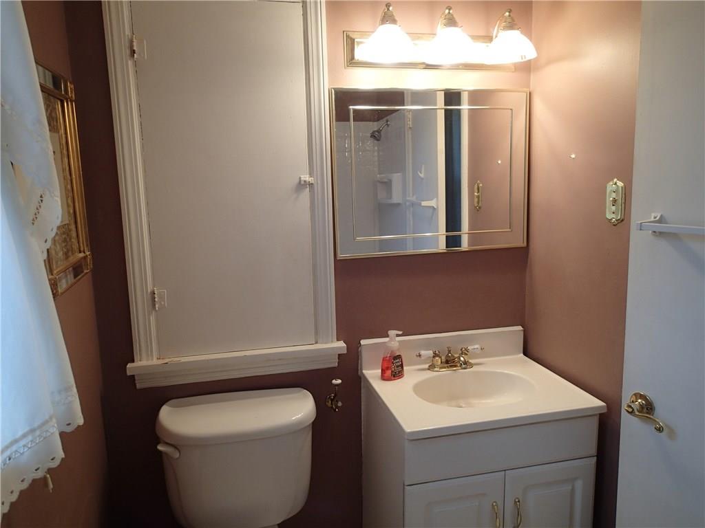 642 Reno Street Rochester, PA 15074 - Photo 15 of 25 Main level full bath!