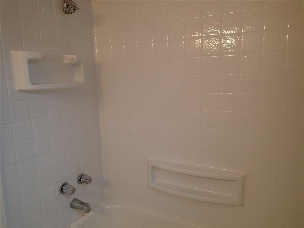 642 Reno Street Rochester, PA 15074 - Photo 16 of 25 Tub shower combo in the main level full bath!