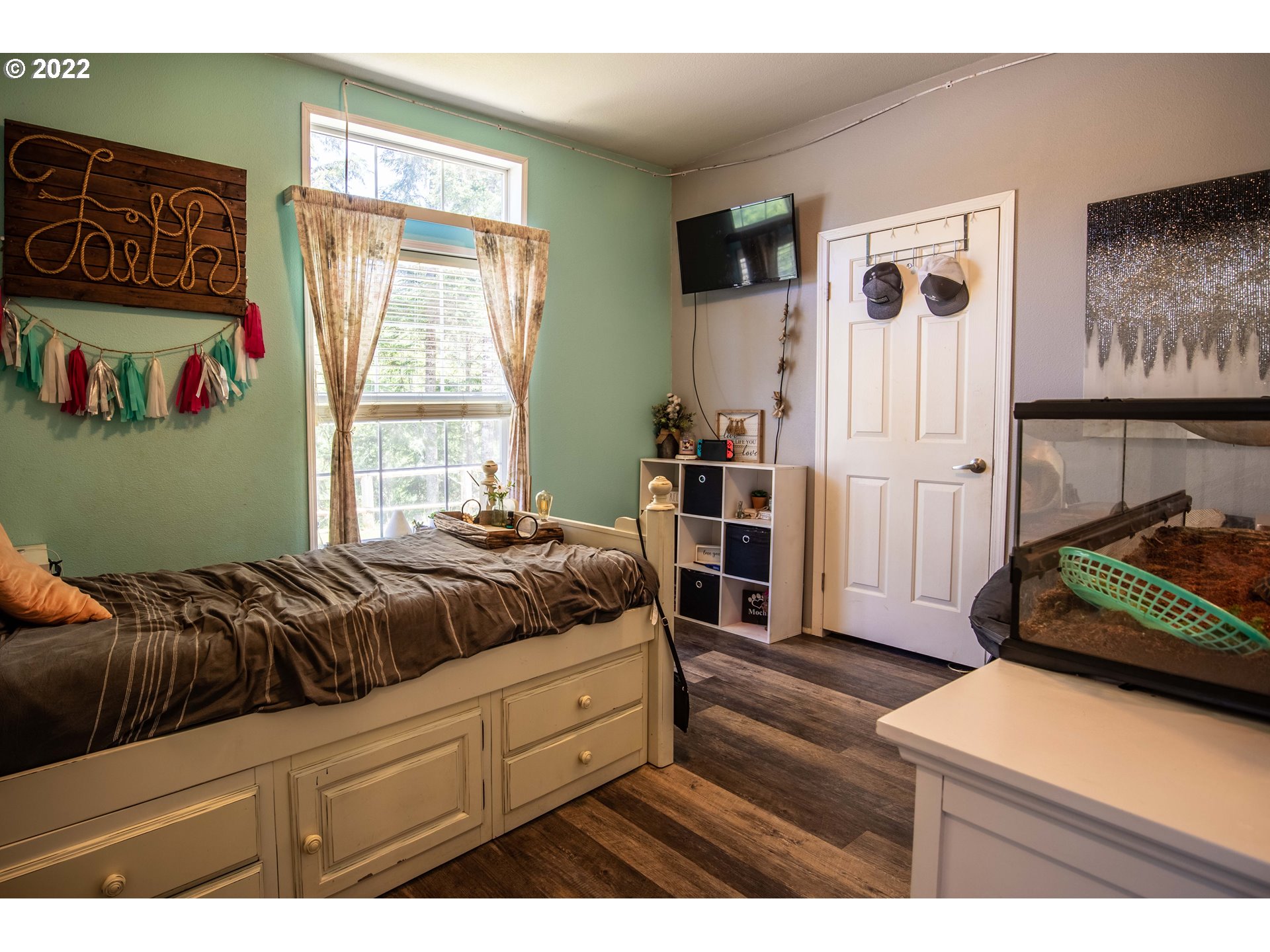 1578 Scholfield Road Reedsport, OR 97467 - Photo 19 of 37 a bedroom with a bed and a window