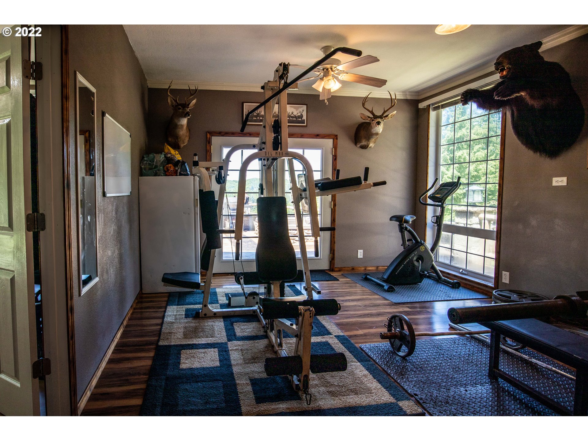 1578 Scholfield Road Reedsport, OR 97467 - Photo 21 of 37 a living room with furniture
