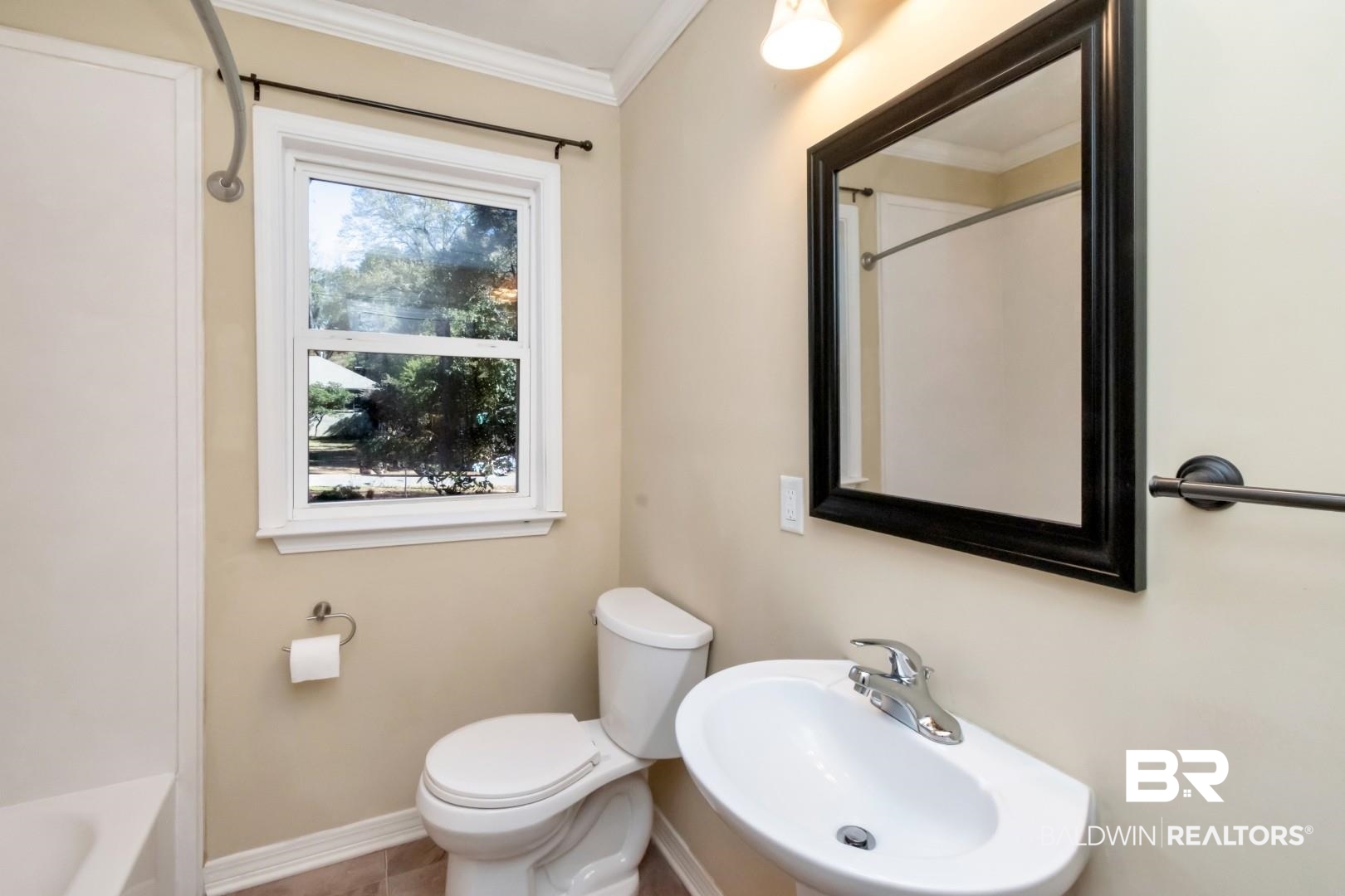 410 St John Place Mobile, AL 36609 - Photo 15 of 32 Bathroom with ornamental molding and washtub / shower combination