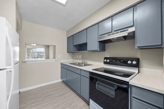 $1,300 | 9616 Long Point Road, Houston, TX 77055