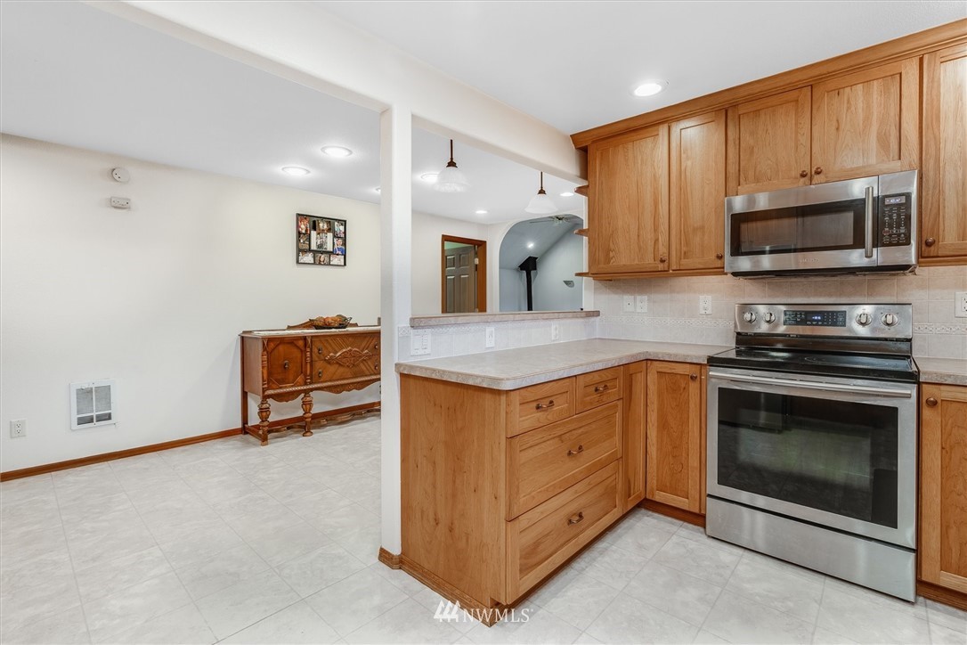 454 Harmon Road, Unit 26 Chehalis, WA 98532 - Photo 13 of 35 a kitchen with stainless steel appliances granite countertop a stove microwave and sink