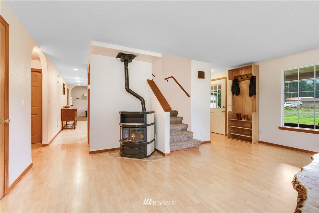 454 Harmon Road, Unit 26 Chehalis, WA 98532 - Photo 15 of 35 a view of a livingroom with furniture and staircase