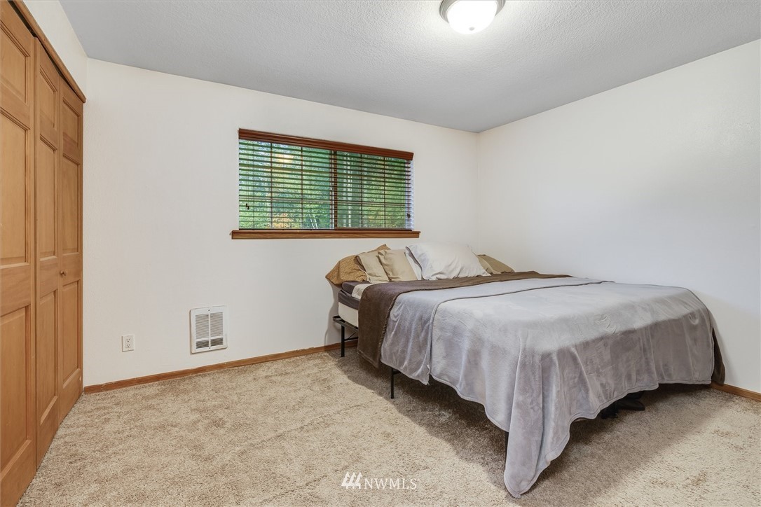454 Harmon Road, Unit 26 Chehalis, WA 98532 - Photo 16 of 35 a bedroom with a bed and window