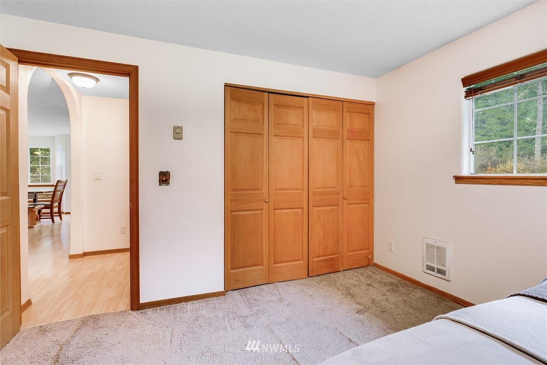 454 Harmon Road, Unit 26 Chehalis, WA 98532 - Photo 17 of 35 an empty room with windows and closet