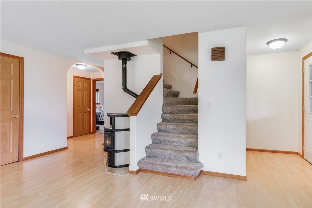 454 Harmon Road, Unit 26 Chehalis, WA 98532 - Photo 20 of 35 a view of entryway and hall with wooden floor