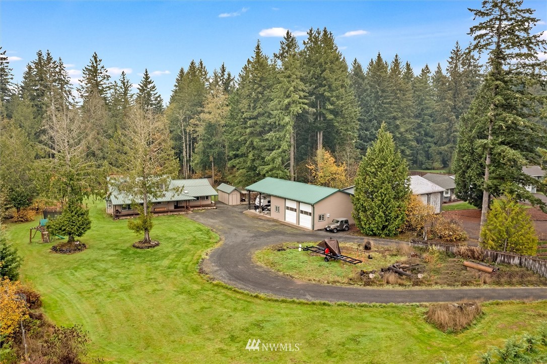 454 Harmon Road, Unit 26 Chehalis, WA 98532 - Photo 33 of 35 a swimming pool with some trees in the background