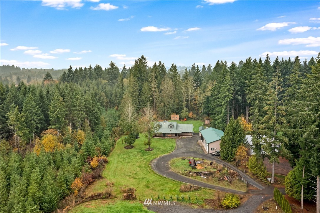 454 Harmon Road, Unit 26 Chehalis, WA 98532 - Photo 34 of 35 a view of a swimming pool with a yard