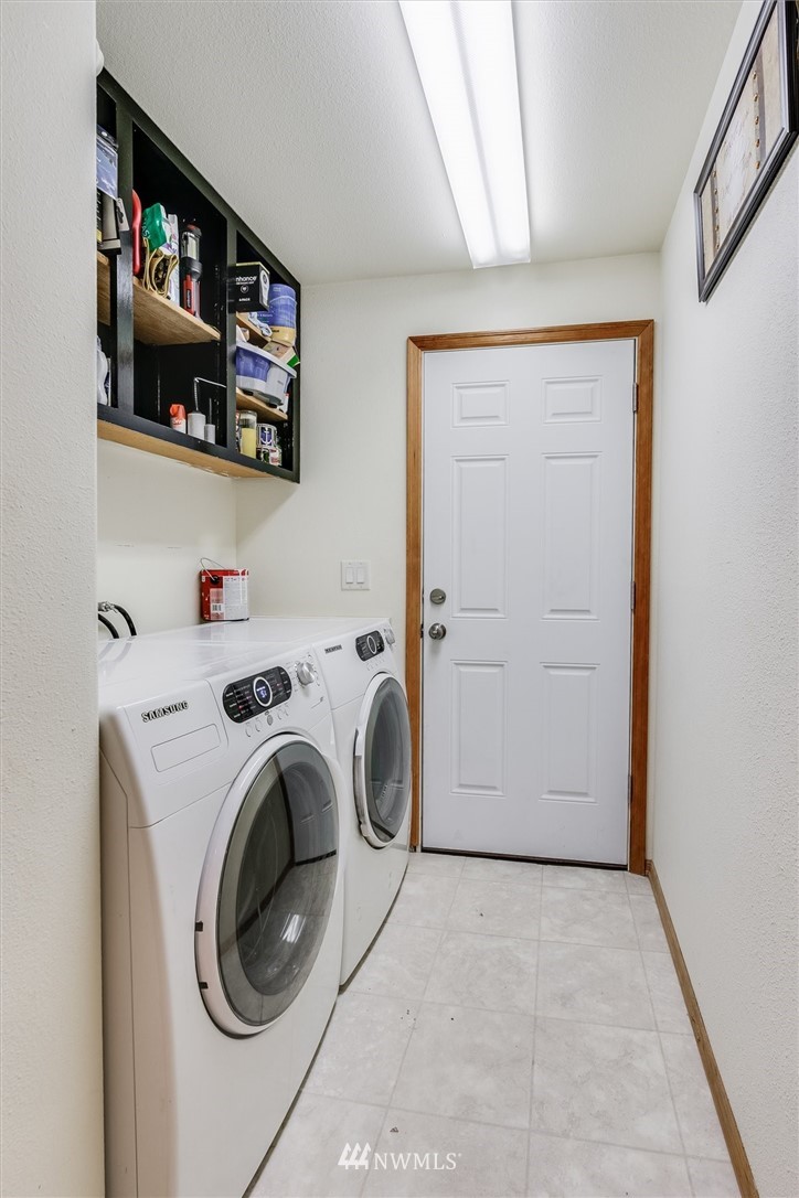 454 Harmon Road, Unit 26 Chehalis, WA 98532 - Photo 8 of 35 a utility room with dryer and washer
