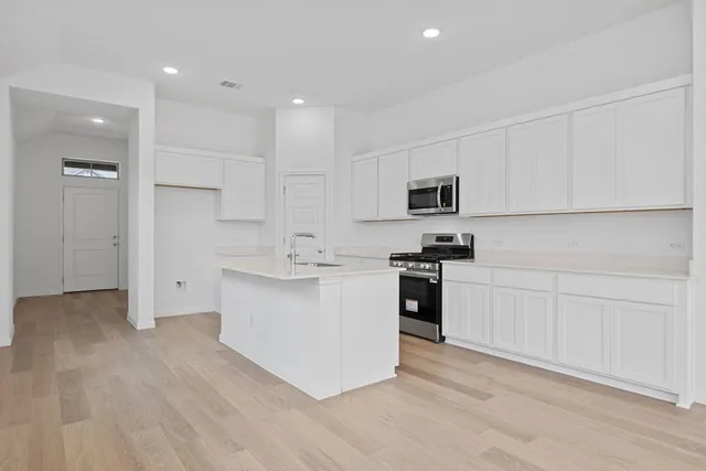 $284,900 | 338 Bendecido Loop, Elgin, TX 78621