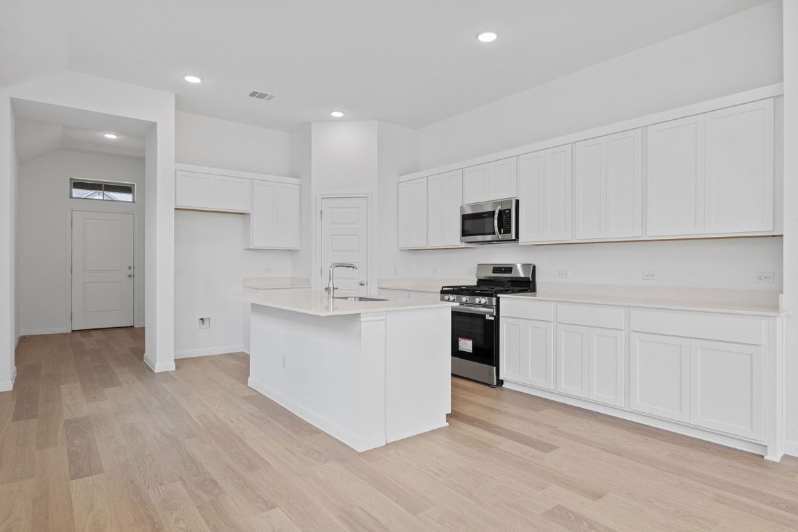 338 Bendecido Loop Elgin, TX 78621 - Photo 12 of 39