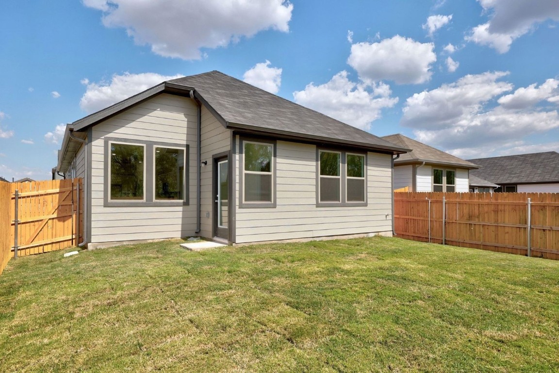 338 Bendecido Loop Elgin, TX 78621 - Photo 24 of 39