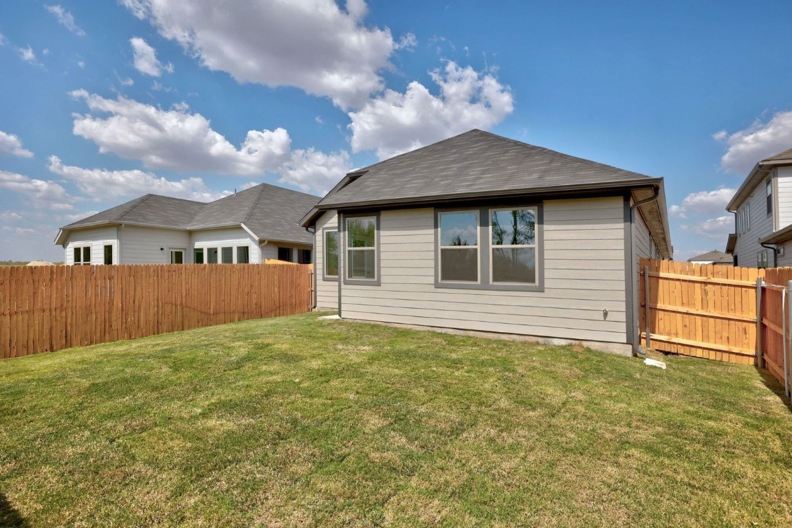 338 Bendecido Loop Elgin, TX 78621 - Photo 25 of 39