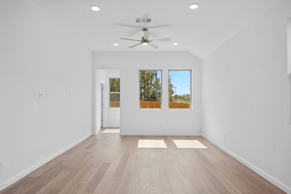 338 Bendecido Loop Elgin, TX 78621 - Photo 5 of 39