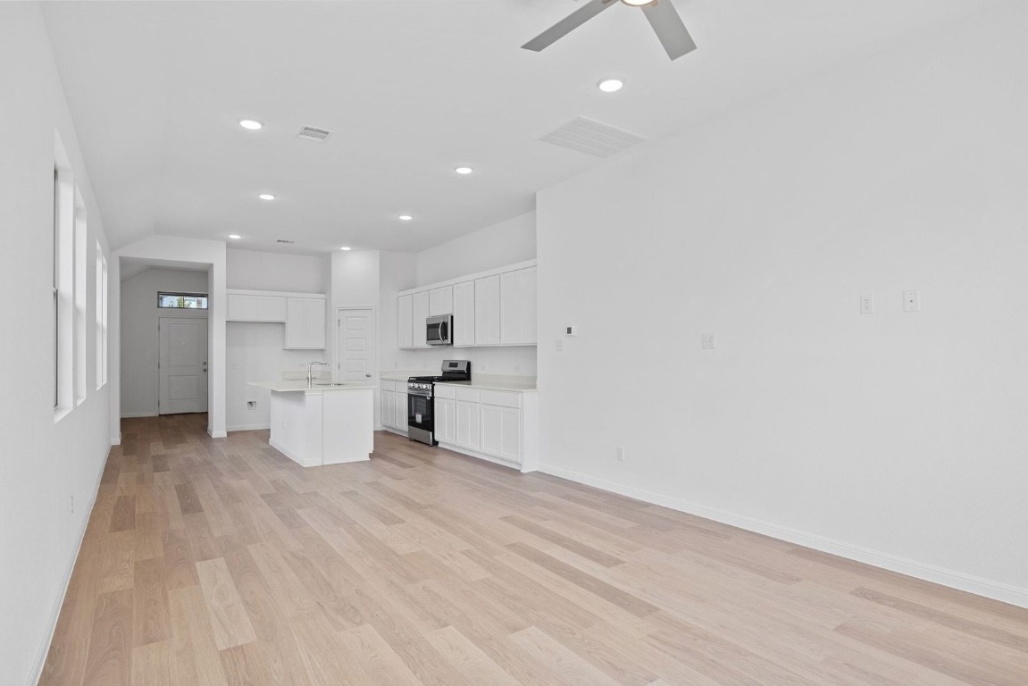 338 Bendecido Loop Elgin, TX 78621 - Photo 6 of 39