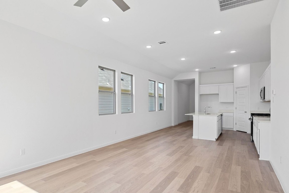 338 Bendecido Loop Elgin, TX 78621 - Photo 7 of 39