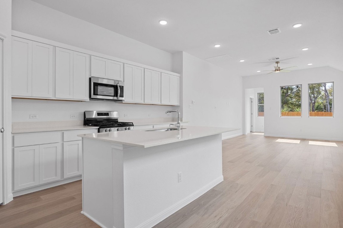 338 Bendecido Loop Elgin, TX 78621 - Photo 9 of 39