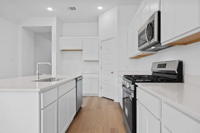 $284,900 | 338 Bendecido Loop, Elgin, TX 78621