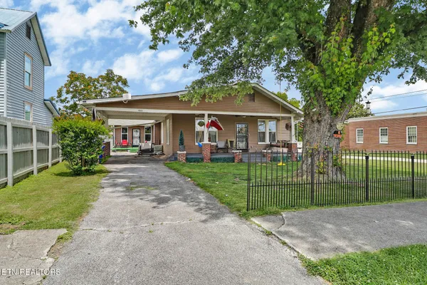 $259,900 | 400 West Rockwood Street, Rockwood, TN 37854