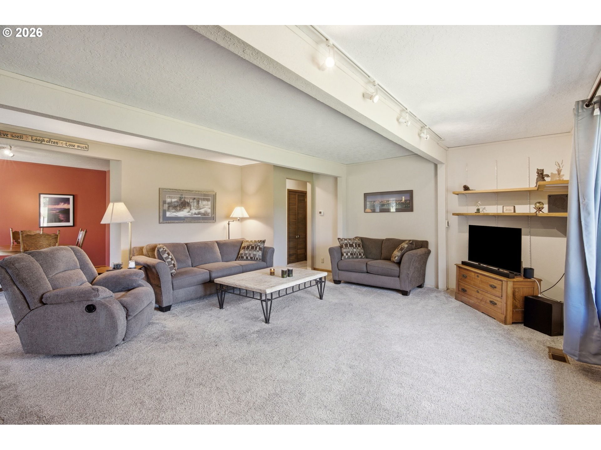 1109 Country Club Road Hood River, OR 97031 - Photo 5 of 40