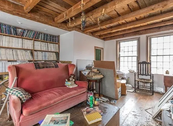 a view of a livingroom with furniture