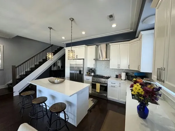 $4,500 | 1327 West Grand Avenue, Unit 3W, Chicago, IL 60642