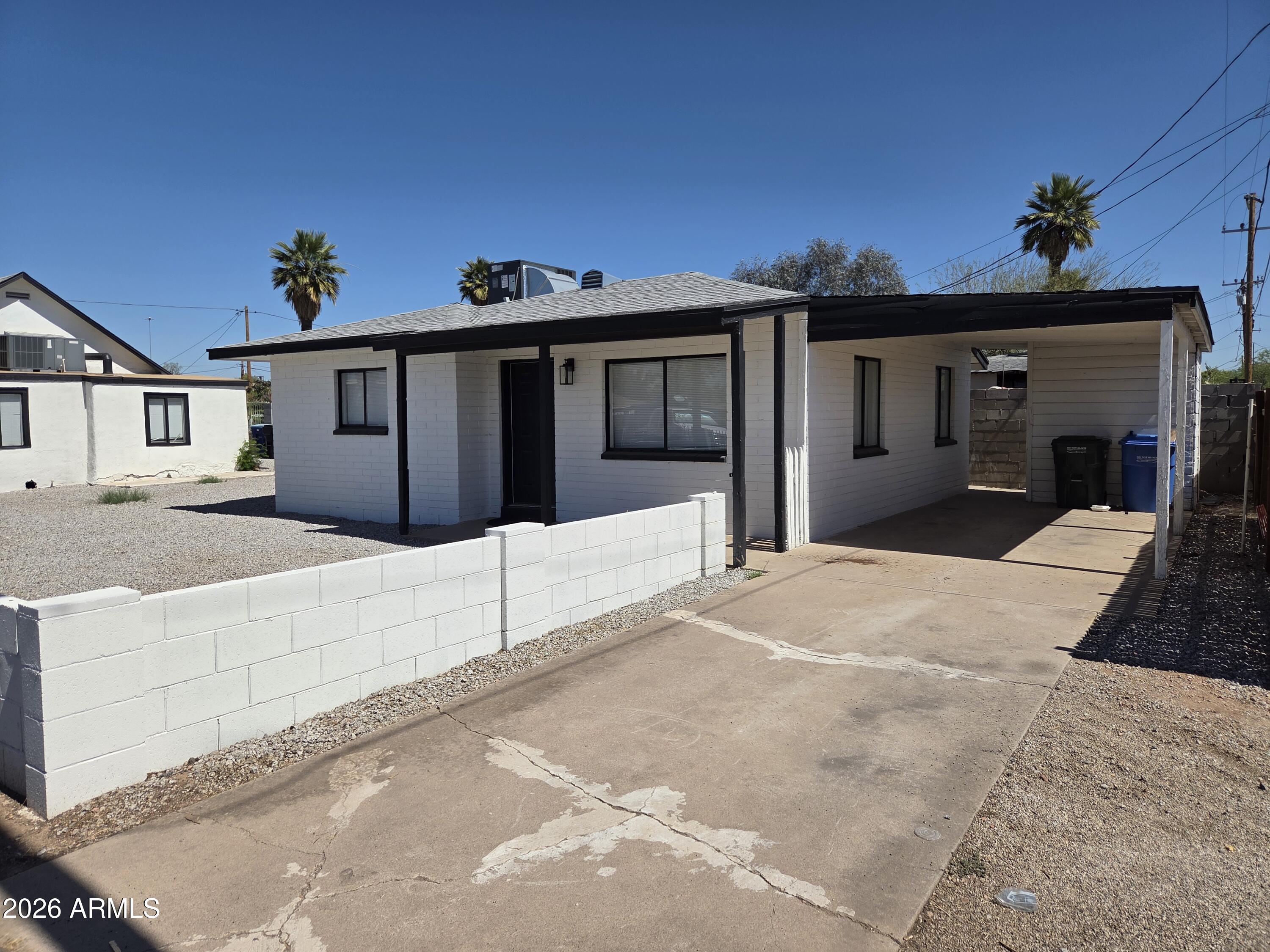 2201 East Portland Street Phoenix, AZ 85006 - Photo 6 of 11 a view of a house with a yard