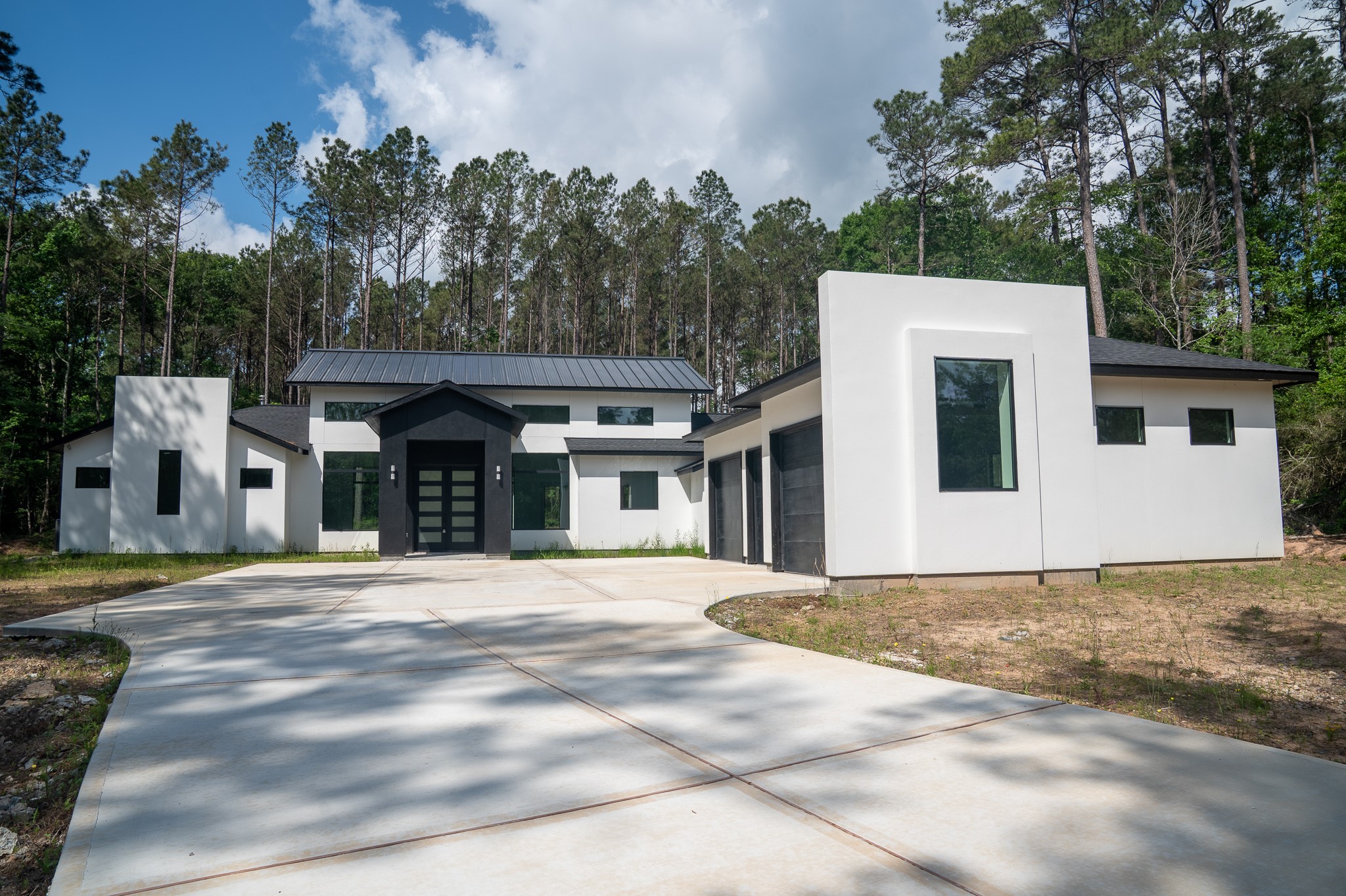 343 Sundog Road Huntsville, TX 77340 - Photo 1 of 37 Welcome to 343 Sundog Rd.