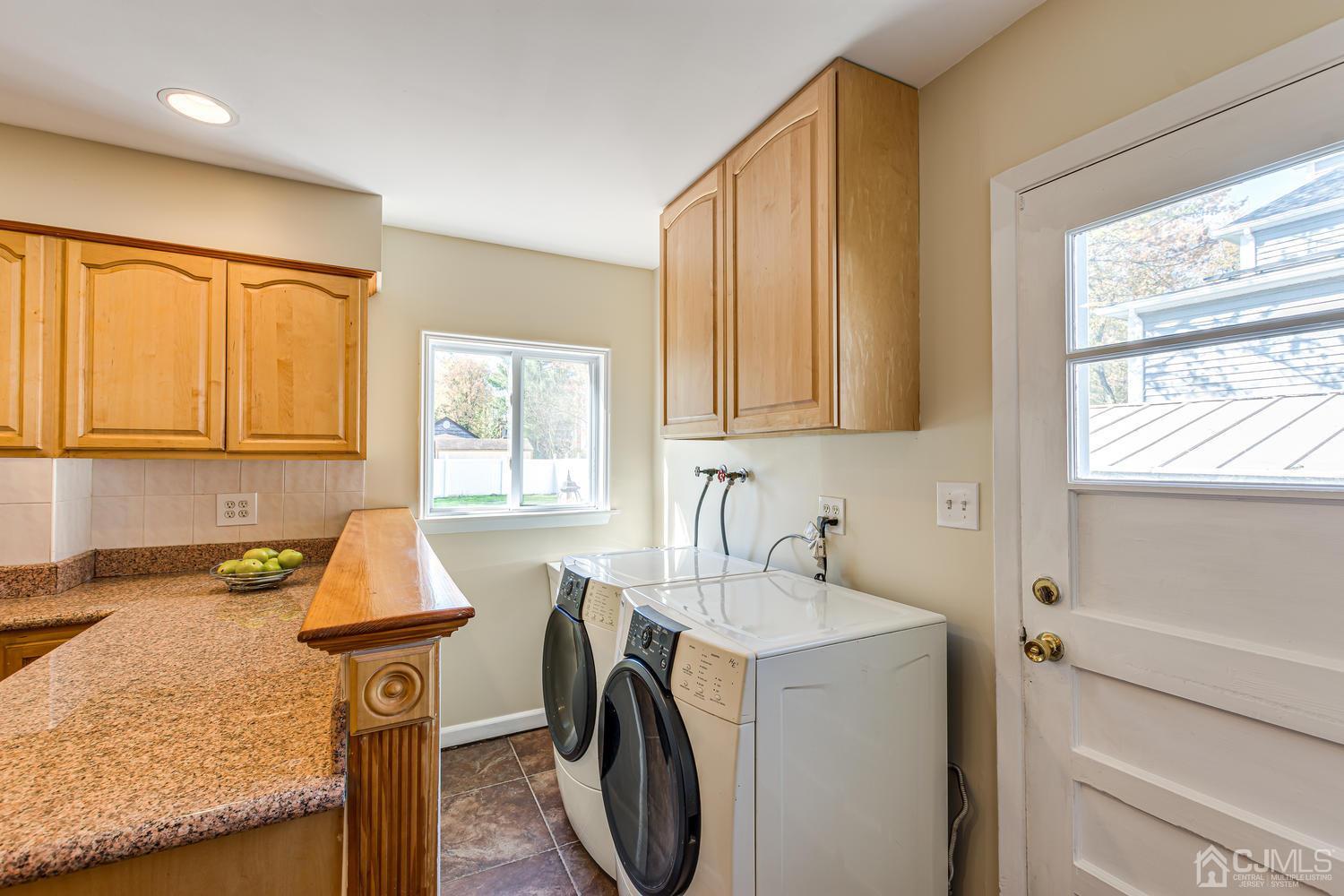 799 New Dover Road Edison, NJ 08820 - Photo 26 of 54 a utility room with dryer and washer