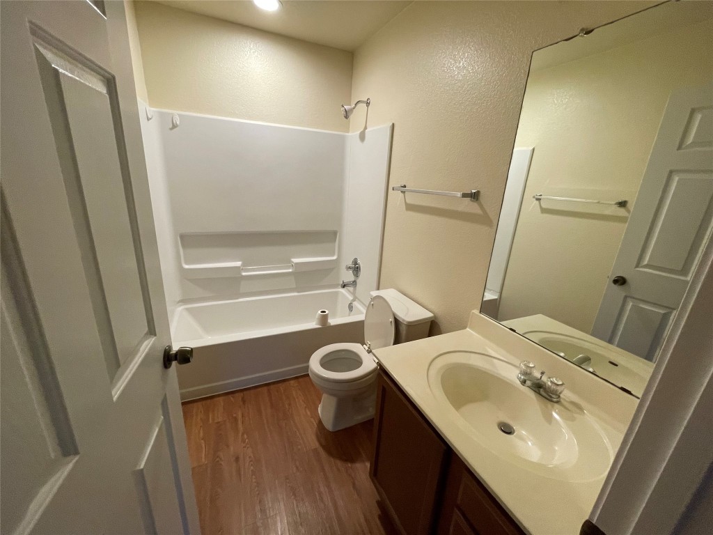 6912 Quinton Drive Austin, TX 78747 - Photo 14 of 24 a bathroom with a sink and a tub
