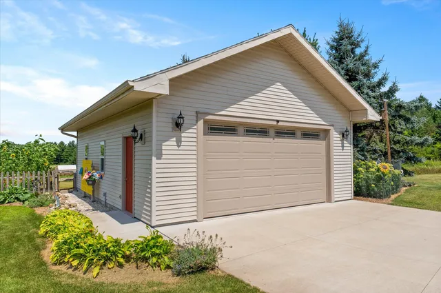 $779,900 | 2080 St Patrick Circle, Erin, WI 53027