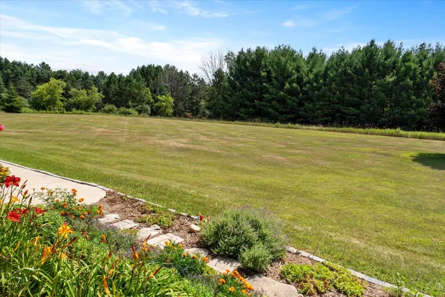 $779,900 | 2080 St Patrick Circle, Erin, WI 53027