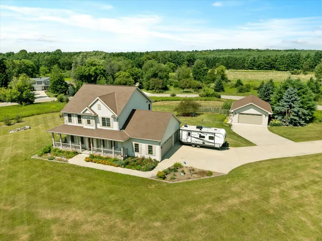 $779,900 | 2080 St Patrick Circle, Erin, WI 53027