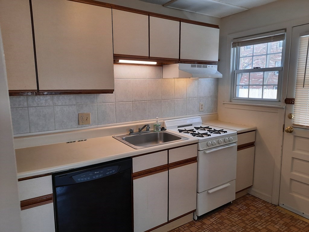 452 Cold Spring Avenue, Unit 452 West Springfield, MA 01089 - Photo 10 of 18 Gallery Image 10