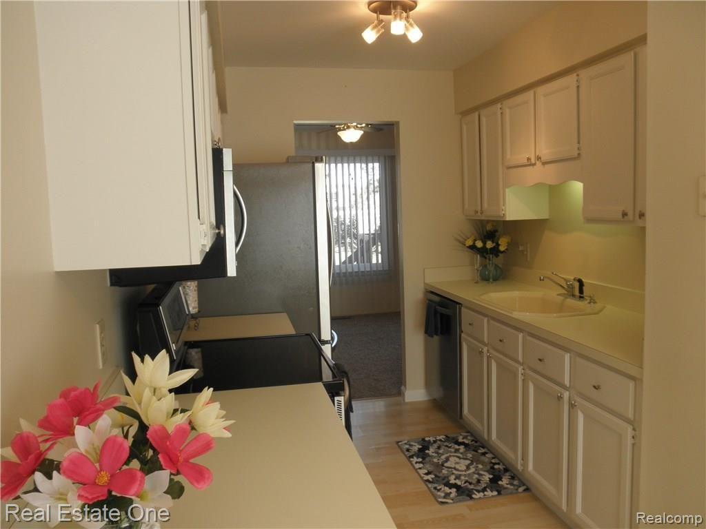 301 Willow Grove Lane, Unit 98 Rochester, MI 48307 - Photo 10 of 38