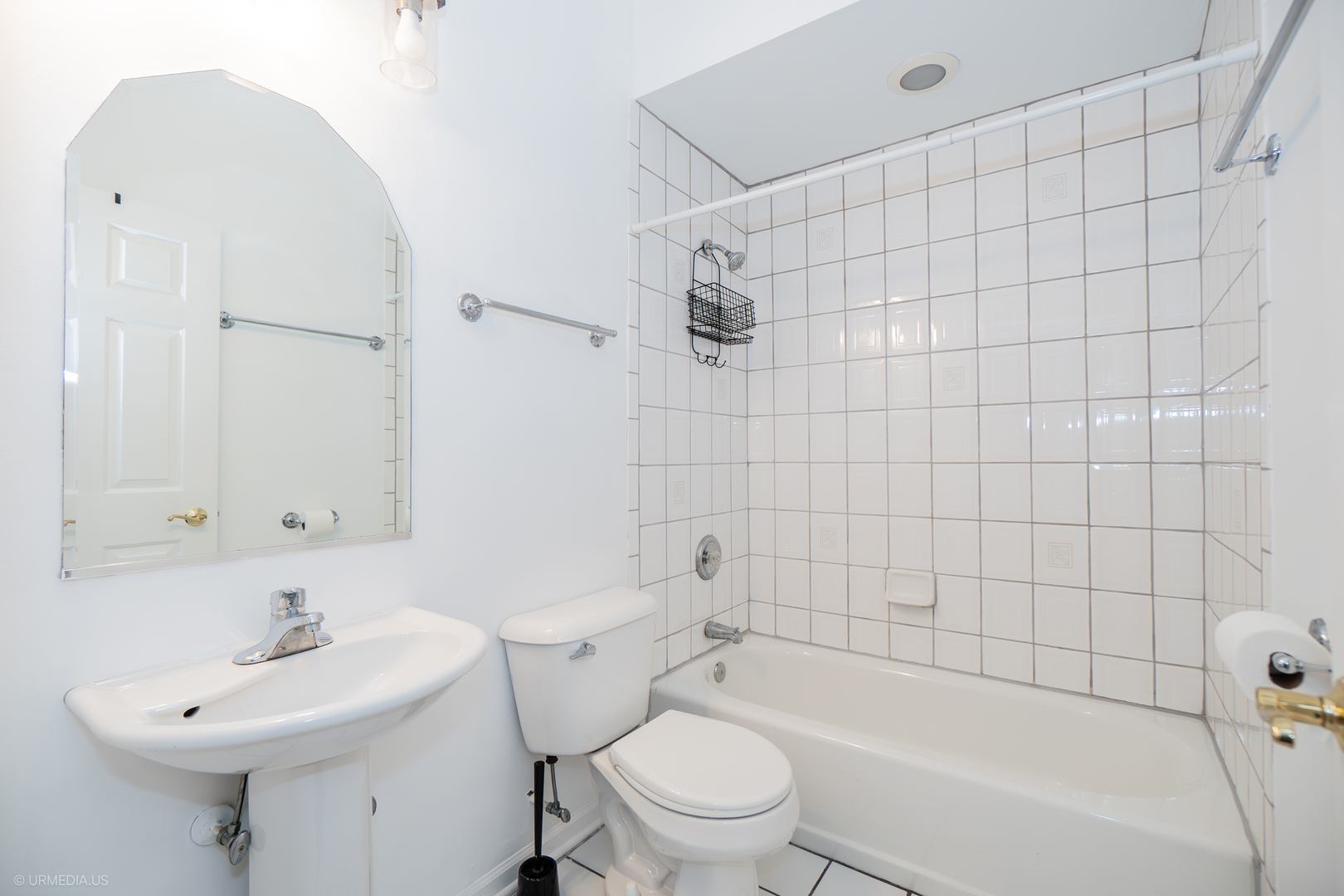 4536 North Sheridan Road, Unit 104 Chicago, IL 60640 - Photo 15 of 27 Gallery Image 15