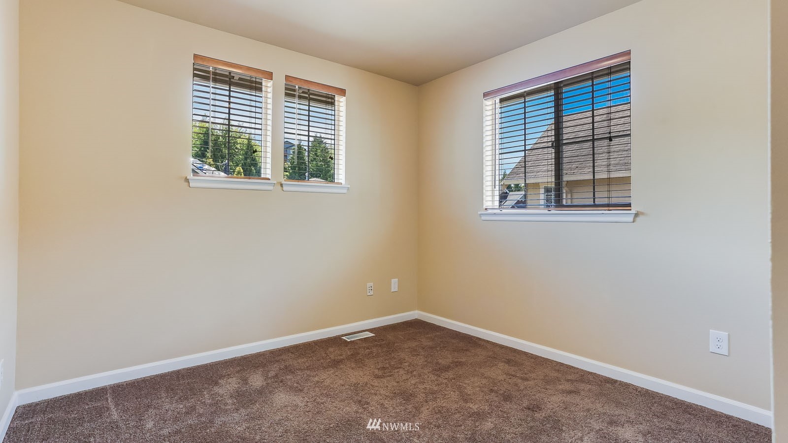 16458 Southeast 166th Terrace Renton, WA 98058 - Photo 33 of 40 an empty room with a window