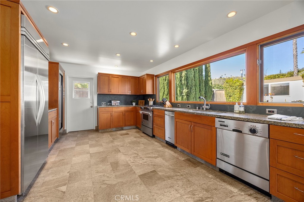 10662 South Crawford Canyon Road North Tustin, CA 92705 - Photo 19 of 49